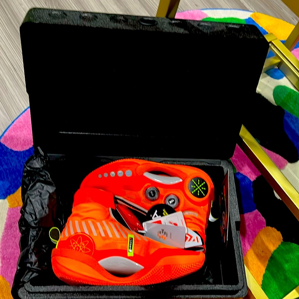 Brand new shoes for men very different for basketball fans 100% authentic